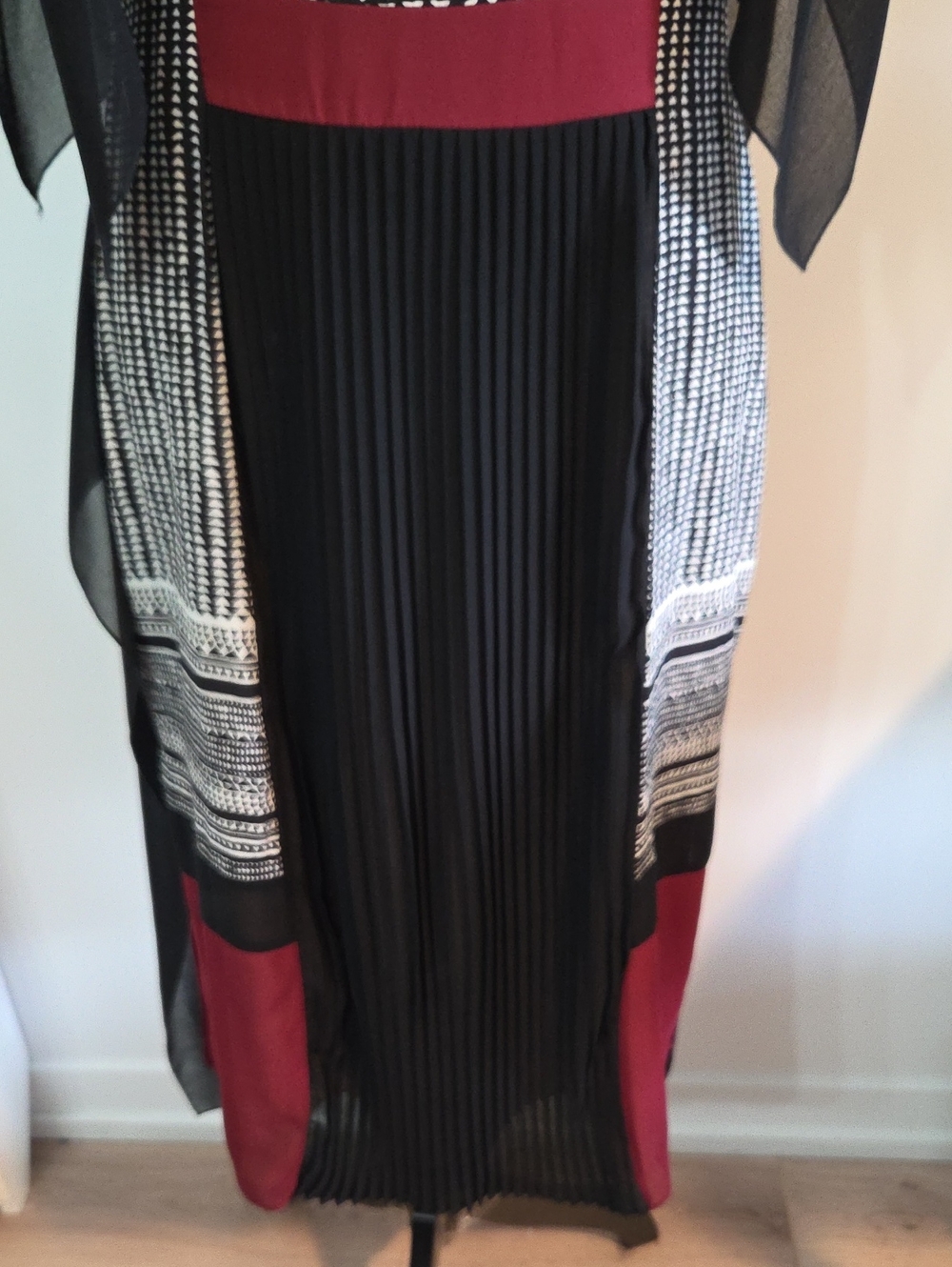 BCBG MAXAZRIA "Caterina" Runway Silk print pleated midi dress Sz S - Picture 9 of 15
